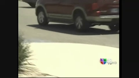 Apunta de arma de fuego roban camioneta y cruzan puente internacional
