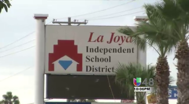 Administradores Investigan A Chofer Del Distrito De La Joya Que Deja A Niña Detras De Una Licorería