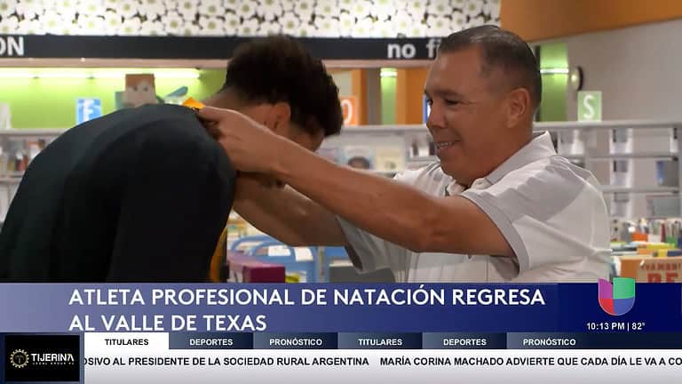 Shaine Casas, Atleta Internacional de McAllen, Inspira a la Comunidad en Visita a la Biblioteca Local
