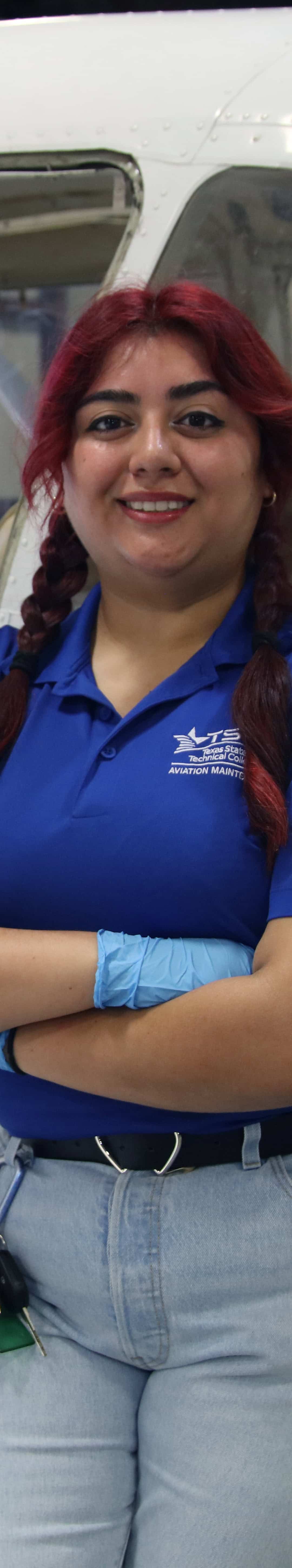 De la Ciencia Mortuoria a la Aviación: Emma Gamez Encuentra su Vocación en Mantenimiento de Aeronaves
