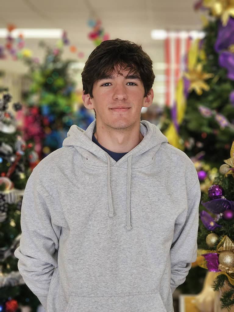 Gerardo Villarreal: Estudiante de McAllen High Gana Prestigiosa Beca QuestBridge