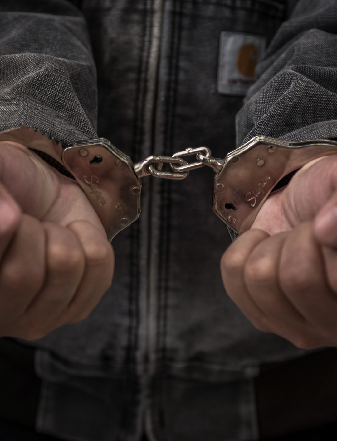 Detienen en el Puente Internacional Hidalgo a hombre acusado de asesinato y agresión agravada
