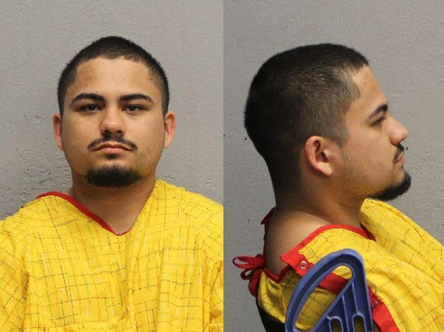 Joven de 20 Años Evade a la Policía, se Pasa Dos Semáforos en Rojo y Choca Contra Una Camioneta