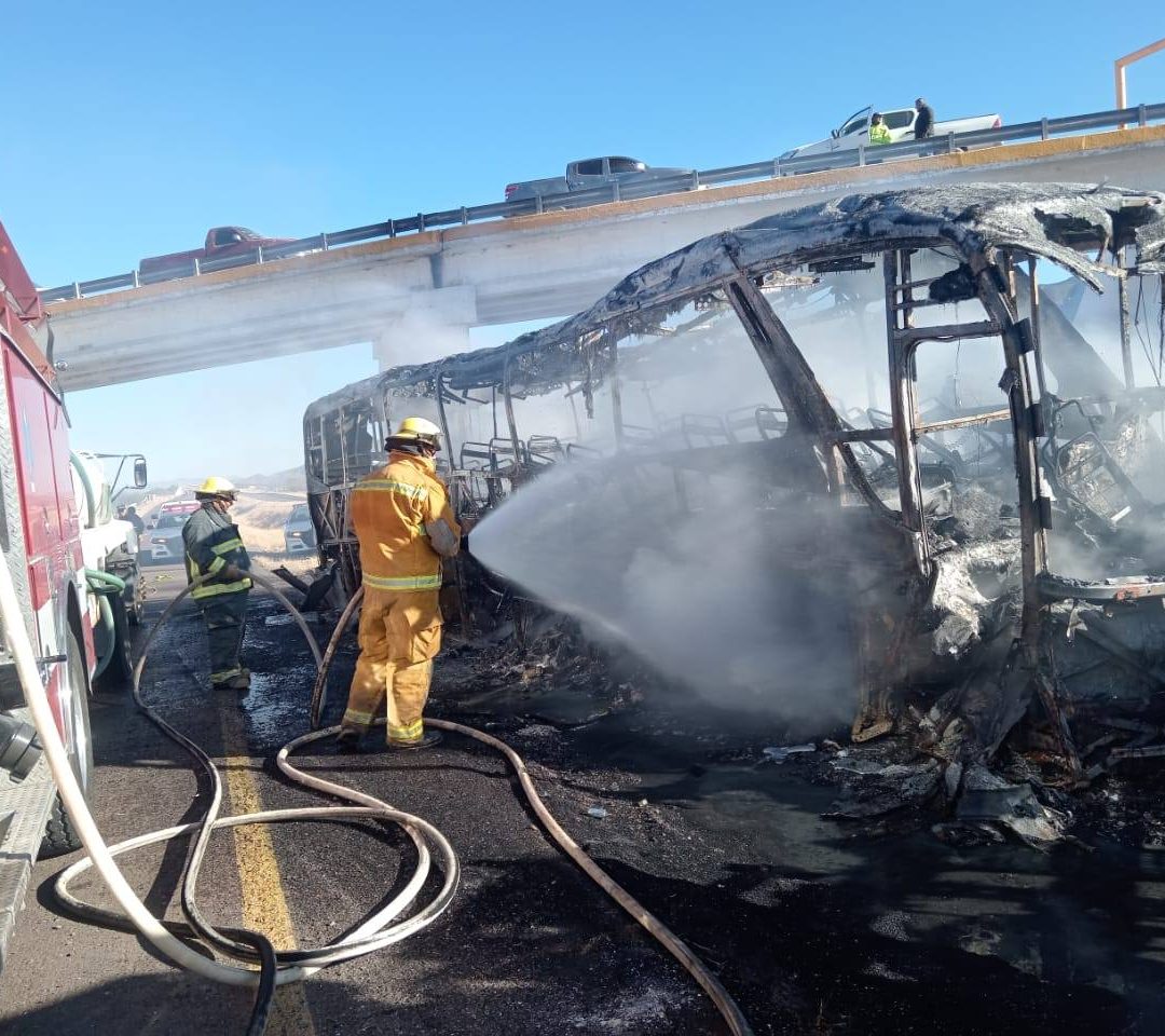 Trágico accidente en Durango: Autobús procedente de McAllen choca contra tracto-camión