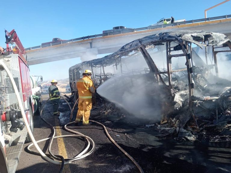 Trágico accidente en Durango: Autobús procedente de McAllen choca contra tracto-camión