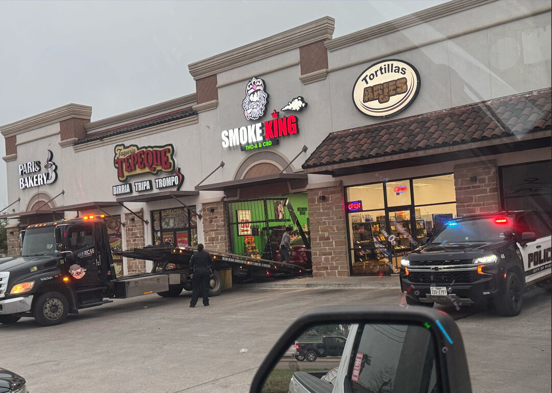 Asalto en Pharr: Automóvil irrumpe en tienda de cigarrillos electrónicos