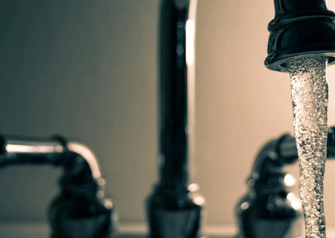 Avisan corte temporal de agua en sector de Mercedes