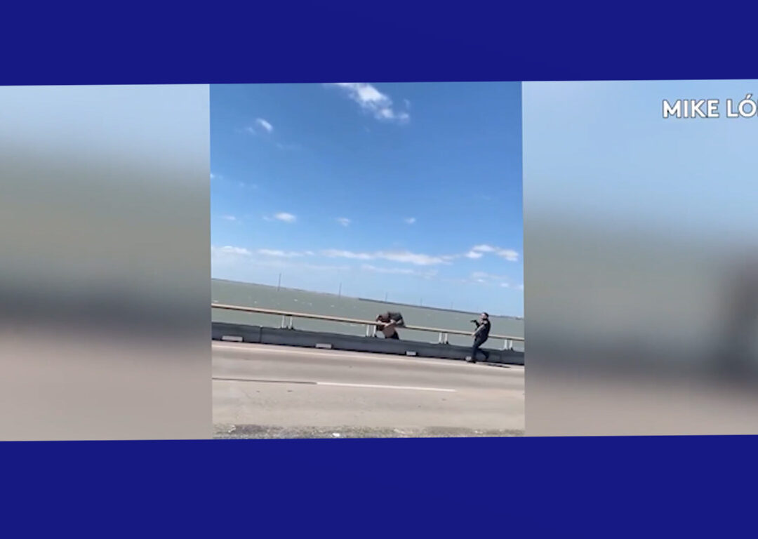 Captado en Cámara: Hombre se lanza al mar en la Isla del Padre Sur, oficiales logran su rescate