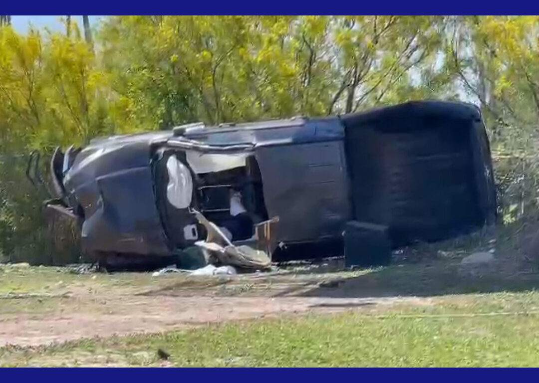 Persona hospitalizada tras volcadura en Weslaco