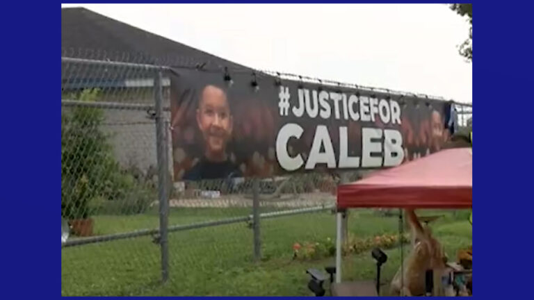 Padres de Caleb Ramírez testifican entre lágrimas; presentan video del atropello en corte