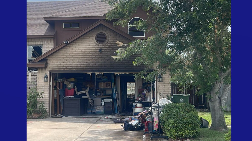 Bombero resulta herido tras incendio en vivienda de Brownsville