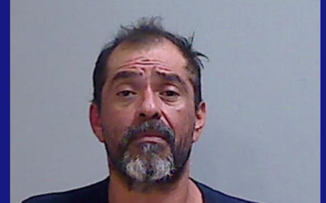 Hombre arrestado por disparar contra su familia y policías en Edinburg