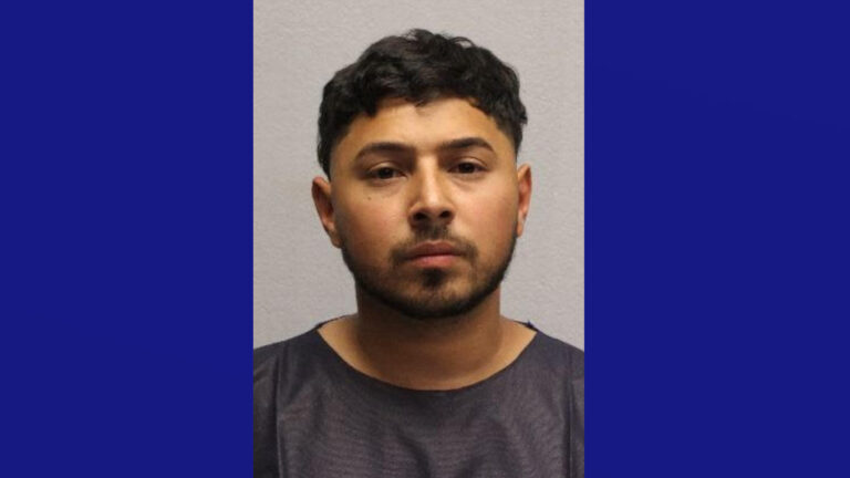 Hombre arrestado por abandonar a su hijo en Edinburg