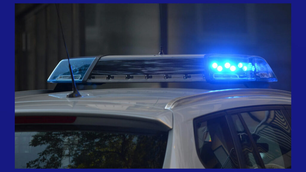 Investigan muerte de hombre que se golpeaba la cabeza y agredió a oficiales