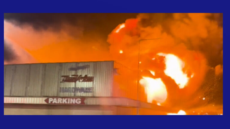 Incendio en Harlingen: Ferretería Johnny’s True Value devastada por las llamas