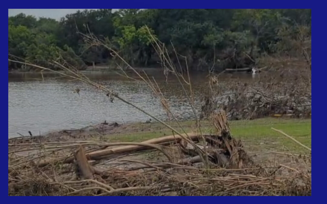 Gobernador Abbott ordena izar banderas de Texas a media asta en honor a las víctimas de las inundaciones