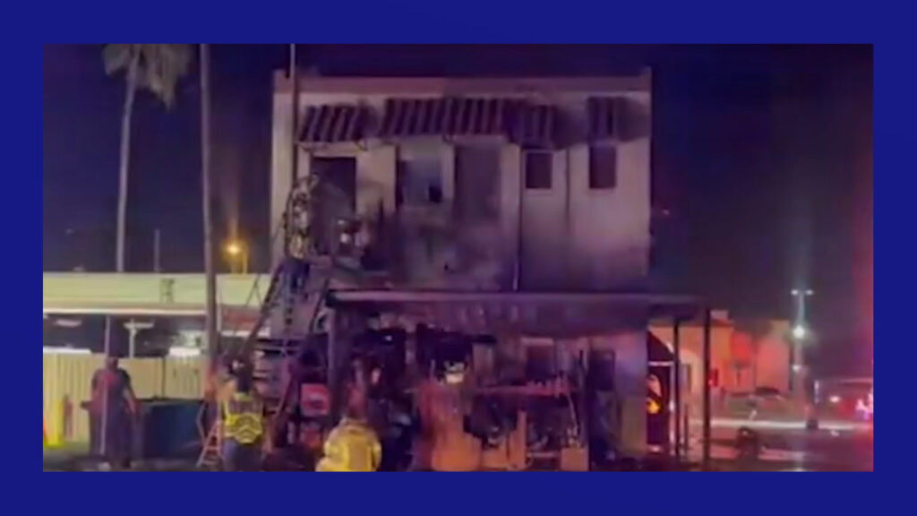 Incendio en Weslaco: Bomberos luchan contra fuego en Restaurante Sevilla Coffee