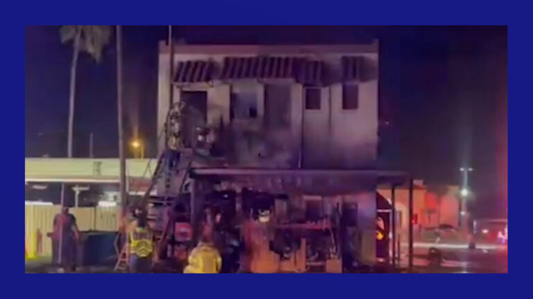 Incendio en Weslaco: Bomberos luchan contra fuego en Restaurante Sevilla Coffee