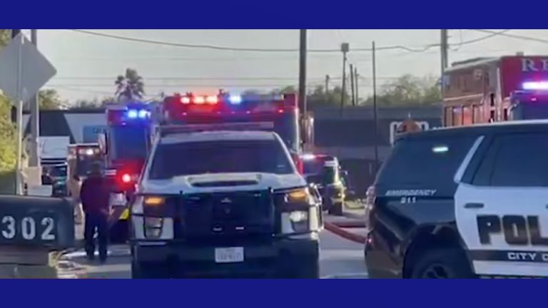 Incendio en Pharr: Bomberos Contienen Fuego en Casa Móvil