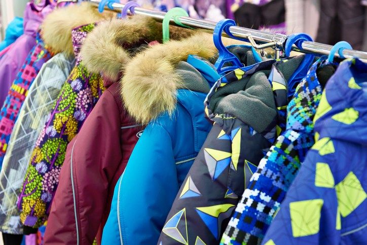 Ejército de Salvación Lanza la Entrega de Abrigos Warm Hearts para Familias Necesitadas en Wichita