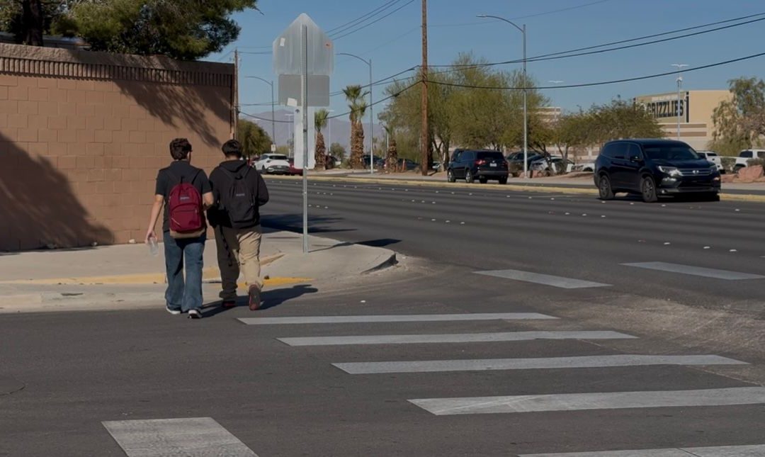 Accidente en Las Vegas: Peatón hospitalizado tras choque en el oeste