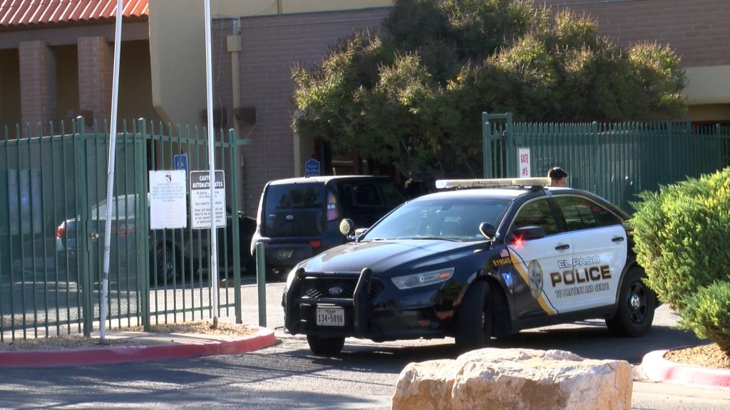 Tiroteo en El Paso: Hombre Muerto en Complejo de Apartamentos