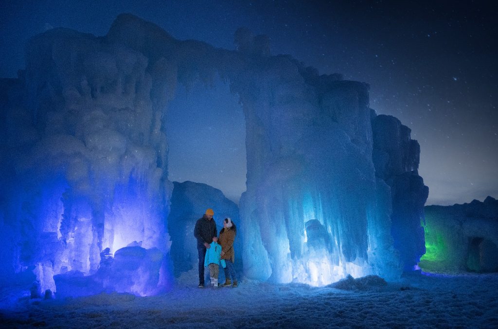 Ice Castles en Cripple Creek: La Apertura Retrasada por Temperaturas Inusuales