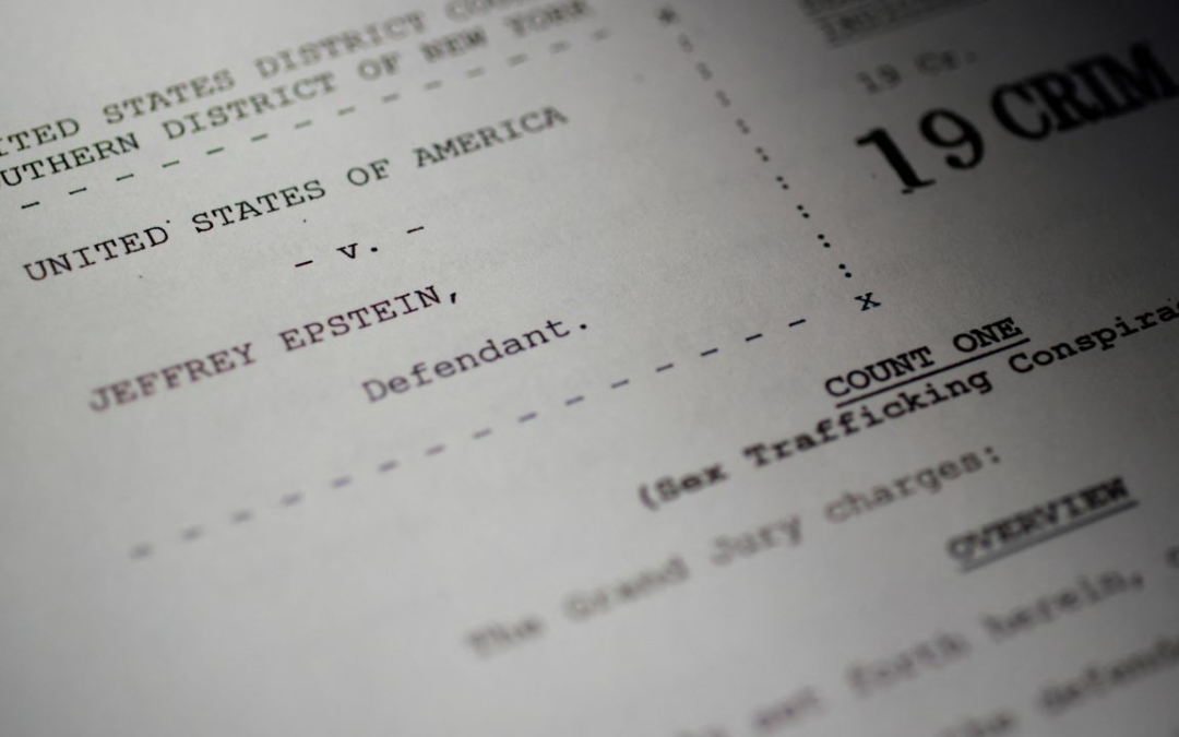 Víctimas de Epstein Exigen Transparencia en Archivos Censurados del Departamento de Justicia