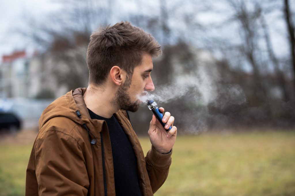 Aumento Alarmante del Vapeo Juvenil en Escuelas Intermedias de Colorado