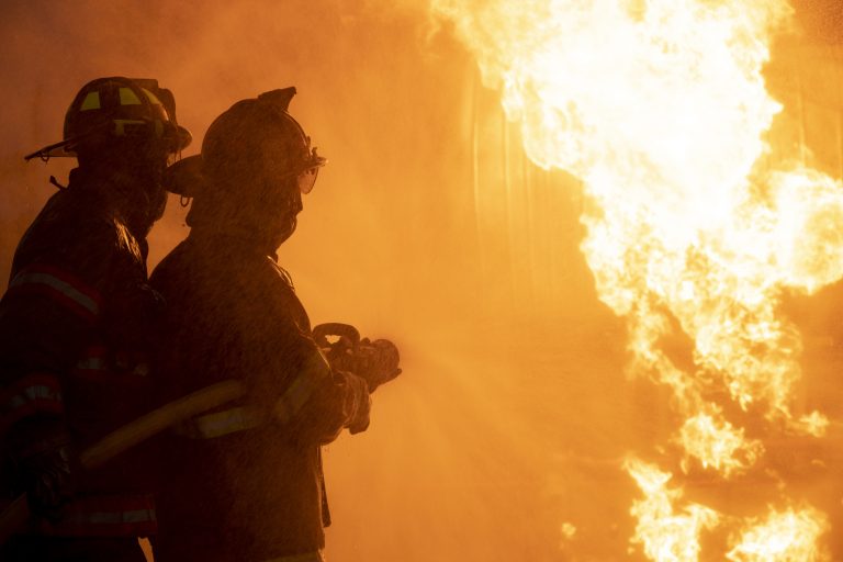 Alto Riesgo de Incendios en Kansas: Autoridades Emiten Advertencia por Clima Seco y Ventoso