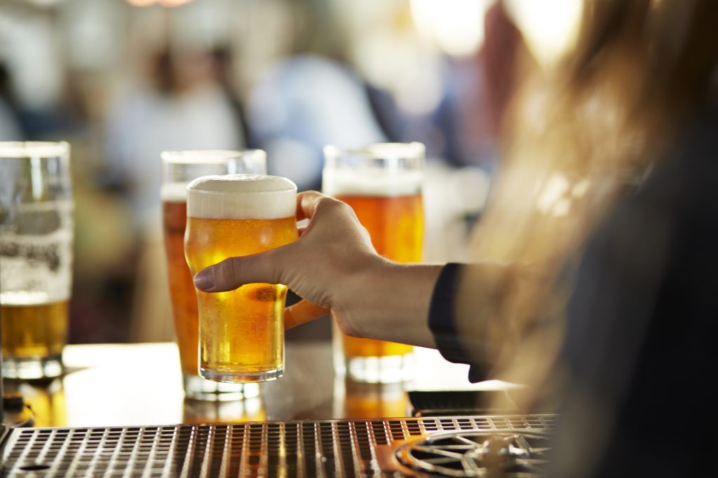 Arvada Presenta su Nueva Zona de Consumo Común: El Primer Brindis en Olde Town