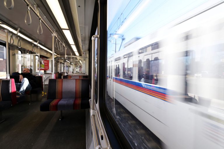 La caída de usuarios en el sistema de transporte RTD de Denver persiste a pesar de los esfuerzos estatales