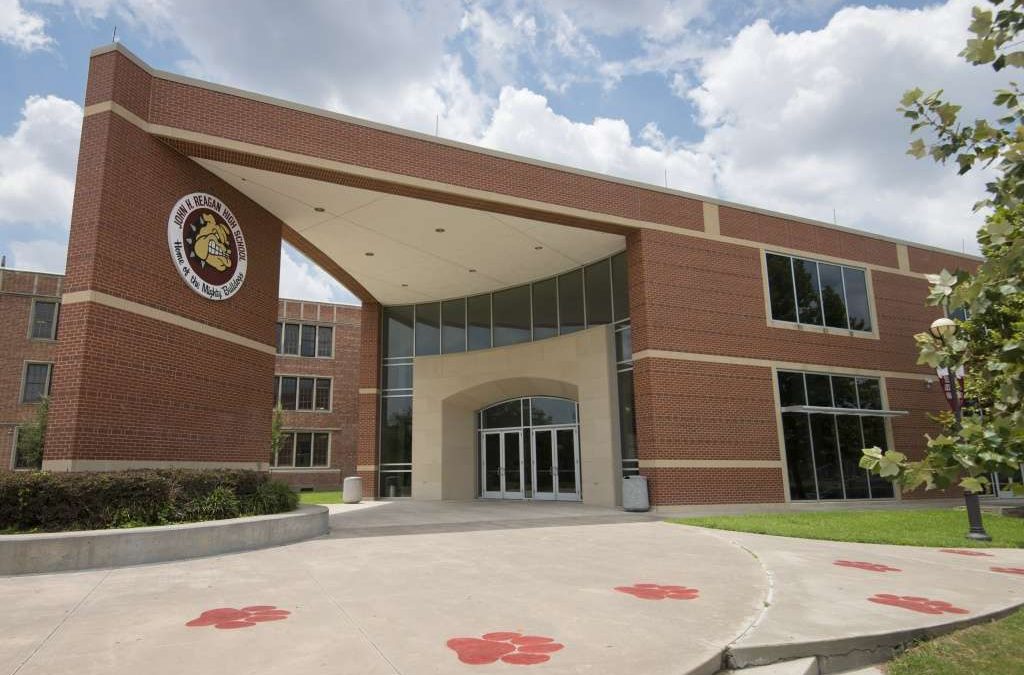 Aumenta la presencia policial en Heights High School tras amenaza escolar