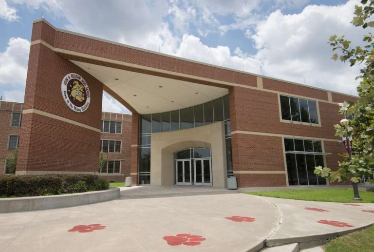 Aumenta la presencia policial en Heights High School tras amenaza escolar