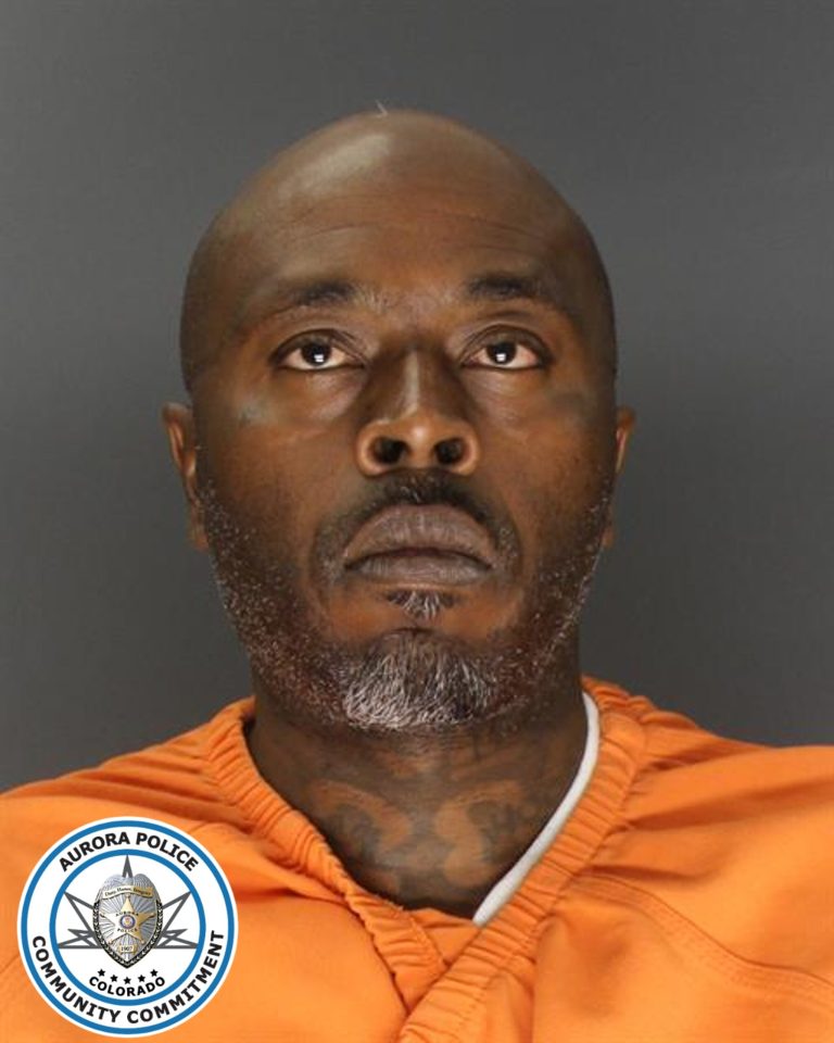 Homicidio en Aurora: Policía Busca a Sospechoso Armado Marcus McCray Tras Muerte de Hombre de 34 Años