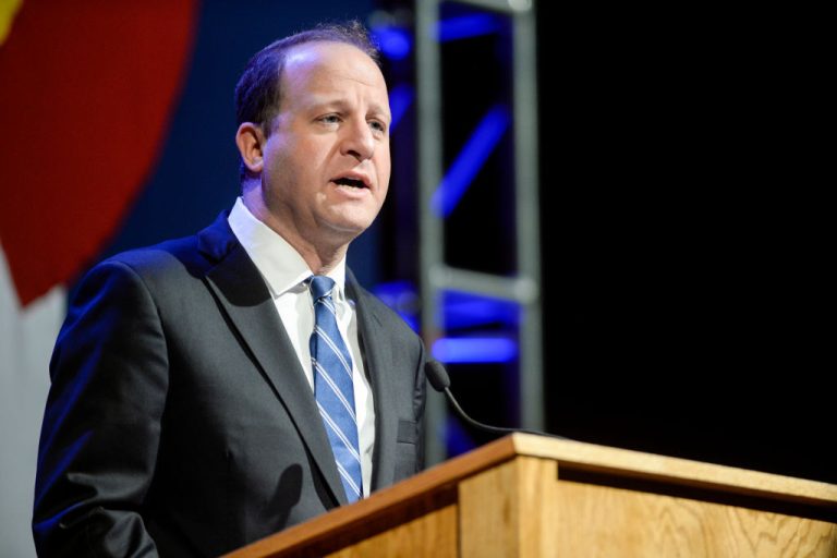 Jared Polis Aboga por $10 Millones en Asistencia Alimentaria Durante el Cierre del Gobierno Federal