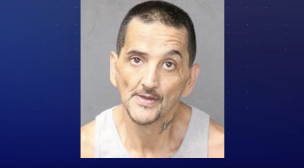 Arrestan a Leroy Vallejos por el asesinato de su madre en Albuquerque
