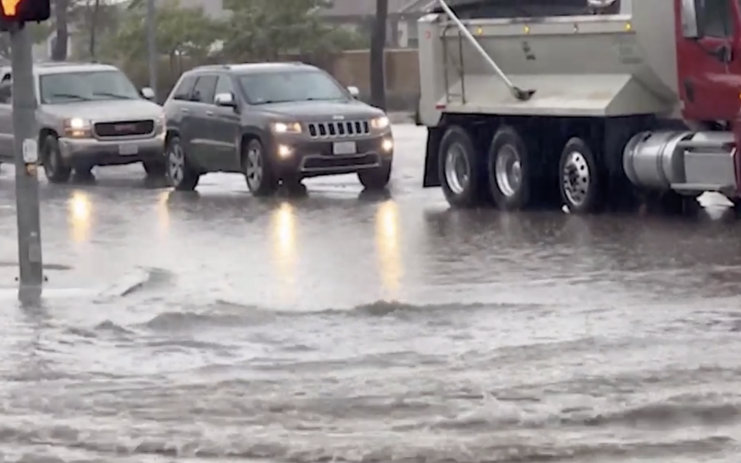 Inundaciones Repentinas Obligan al Cierre de Vialidades en Palm Springs
