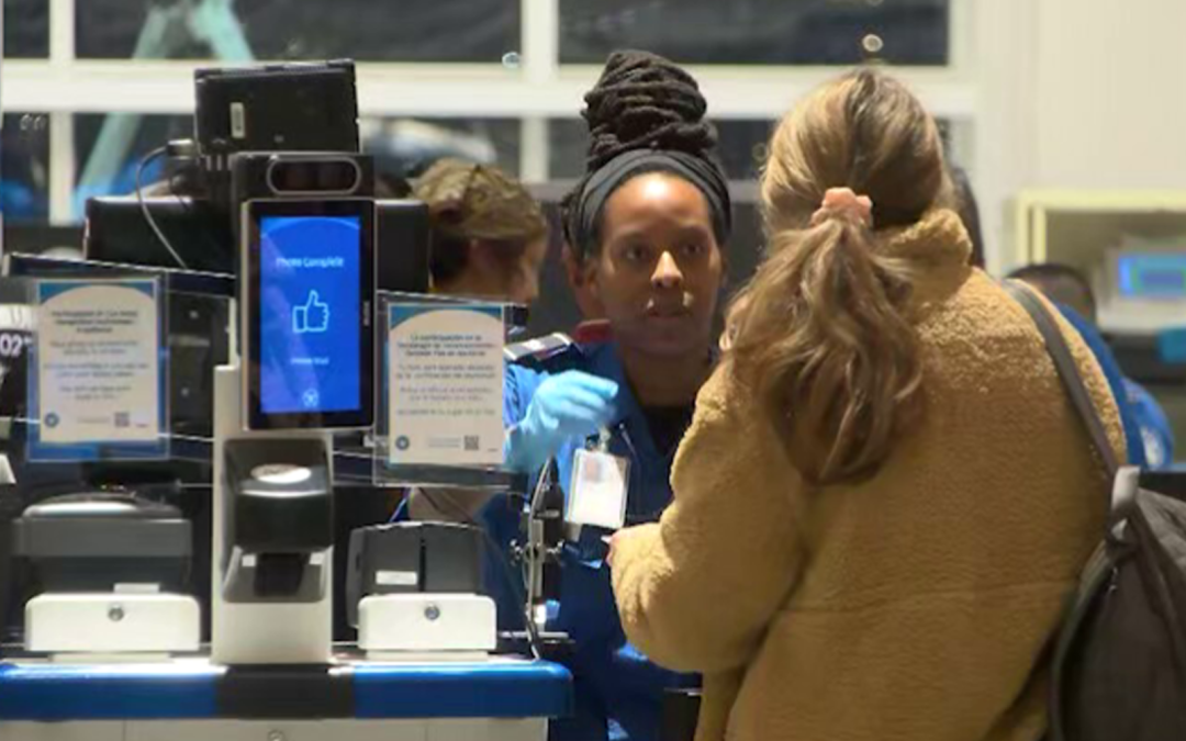 TSA Introduce Cargo de 45 Dólares para Verificación de Identidad a Viajeros sin REAL ID