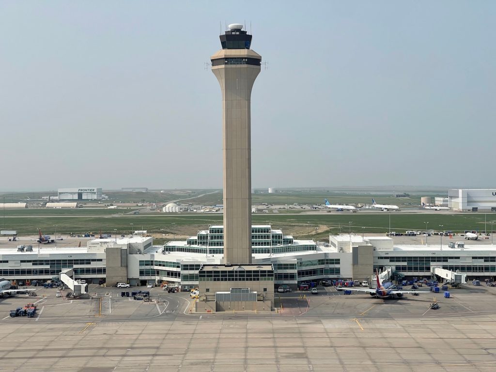 Controladores Aéreos de Denver Sin Pago: Crisis por el Cierre del Gobierno