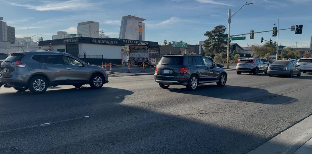 Accidente en Las Vegas: Dos hospitalizados tras choque con puesto de tacos