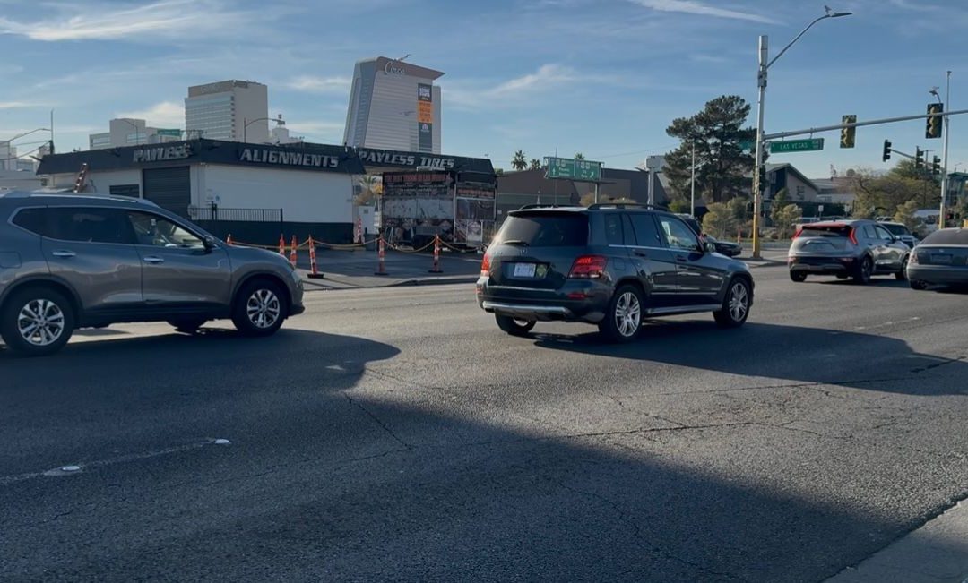 Accidente en Las Vegas: Dos hospitalizados tras choque con puesto de tacos