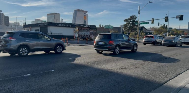 Accidente en Las Vegas: Dos hospitalizados tras choque con puesto de tacos