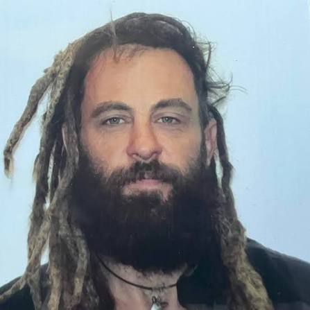Chad Ollinger: Estrella de Televisión Acusada de Asesinato en Las Vegas