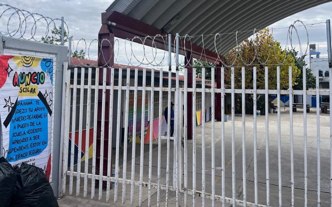 Padres de Familia en Palm Springs Instalan Protecciones en Héroes de Chapultepec Ante Ola de Robos