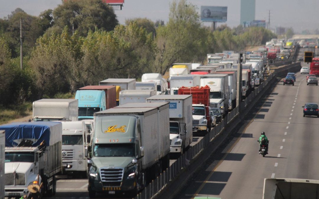 Accidente en Autopista México-Puebla: Transporte Público Choca en el Km 28