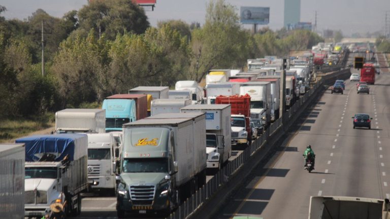 Accidente en Autopista México-Puebla: Transporte Público Choca en el Km 28