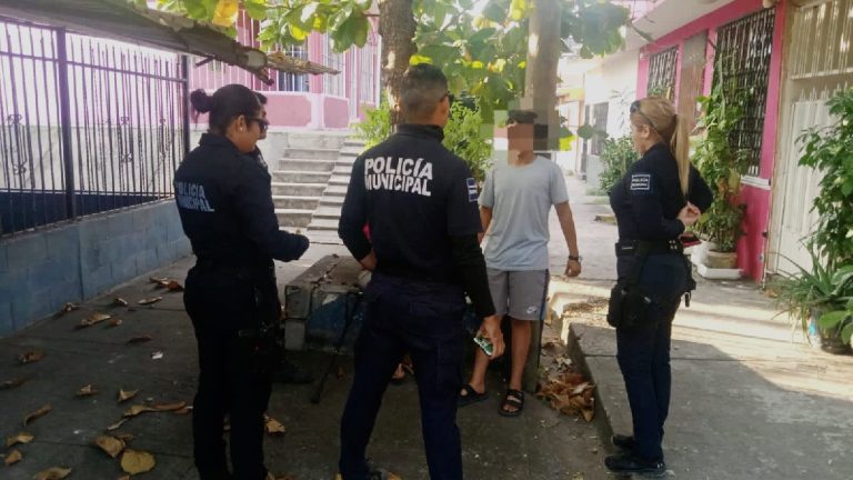 La Policía Municipal Rescata a Mujer de 68 Años y Su Nieto de Secuestro Virtual en Michoacán