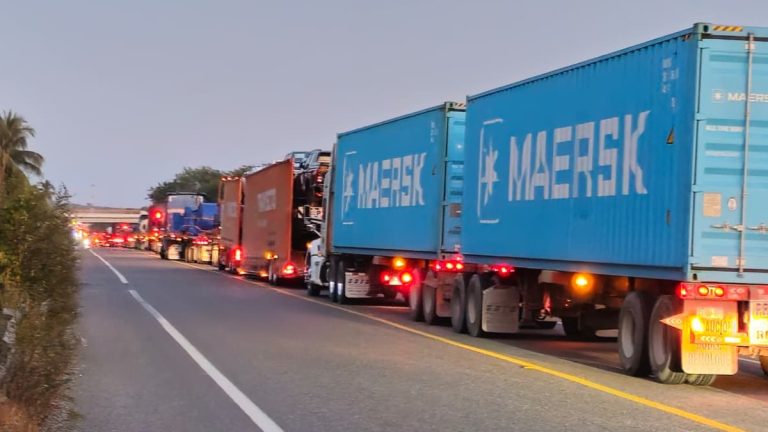 Cierre de la Autopista Siglo XXI Afecta el Transporte de Carga y Provoca Crisis en Puerto Lázaro Cárdenas