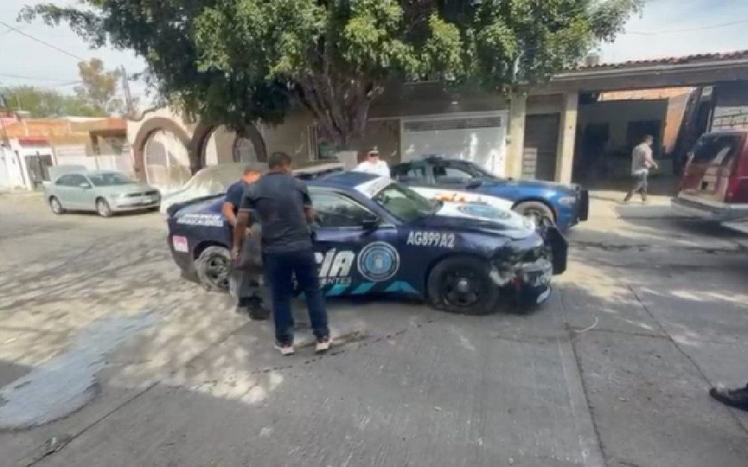 Hombre roba patrulla de Policía Vial en Aguascalientes y provoca un accidente
